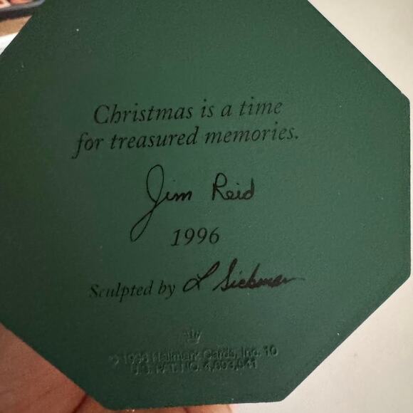 Hallmark 1996 Keepsake Ornament Treasured Memories Plug in Ornament Jim Reid - Picture 7 of 7